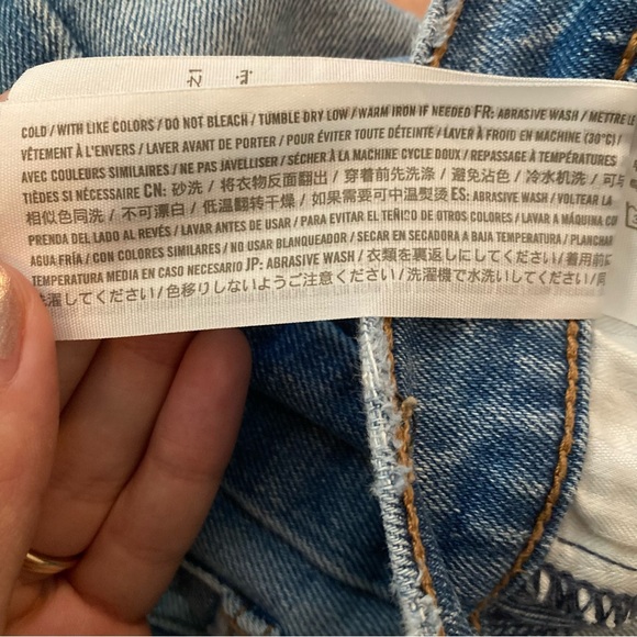 Abercrombie & Fitch Zoe Natural Rise Ankle Straight Jean - Distressed Light Wash - Picture 12 of 12